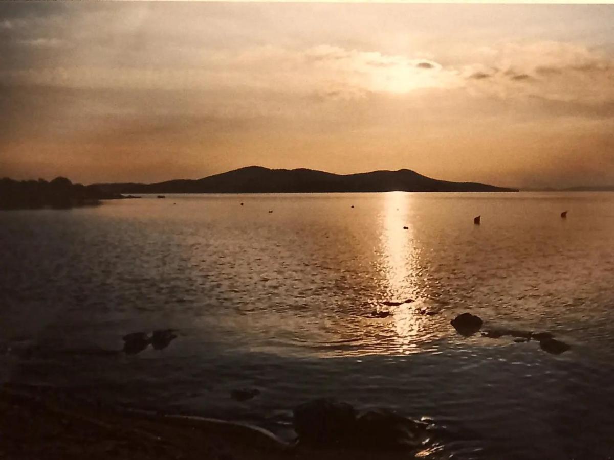 Evia Escape *